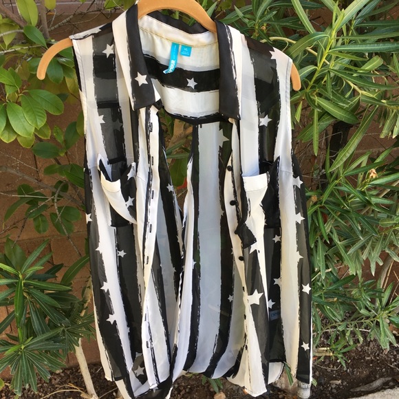 Sheer blouse with open draped back and stars - Picture 3 of 8